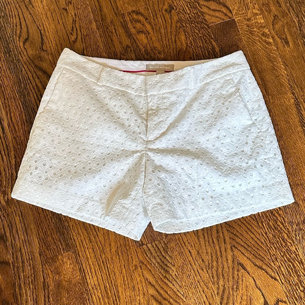 Women's Banana Republic White Eyelet Shorts Size 2